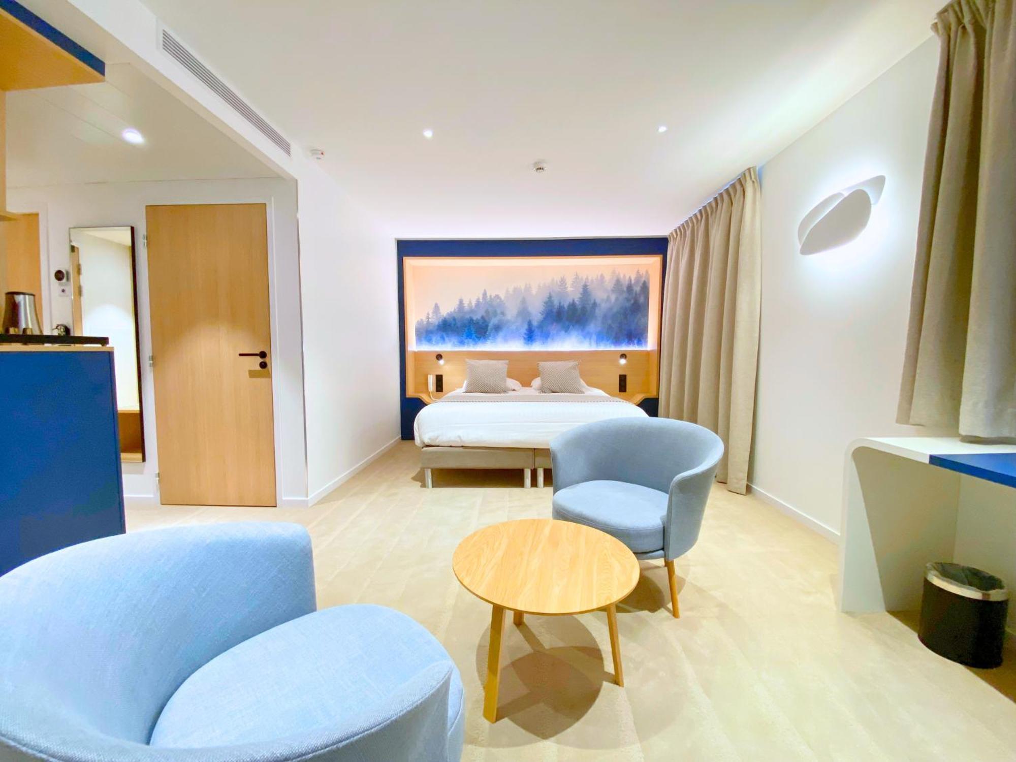 Brit Piscine & - Fougeres Hotel 3*