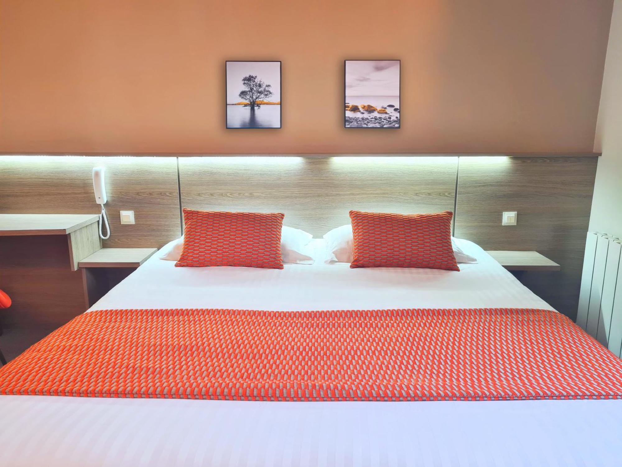 Brit Piscine & - Fougeres Hotel Lecousse