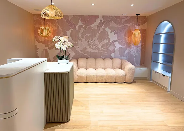Brit Hotel Piscine & Spa - Fougeres