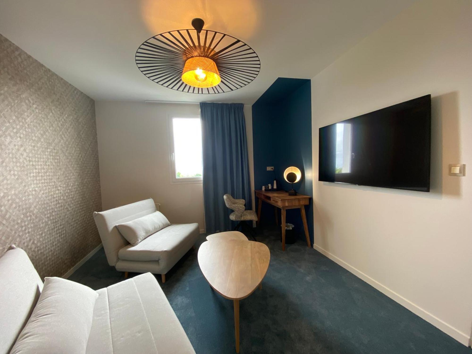 Hotel Brit Piscine & - Fougeres Lecousse