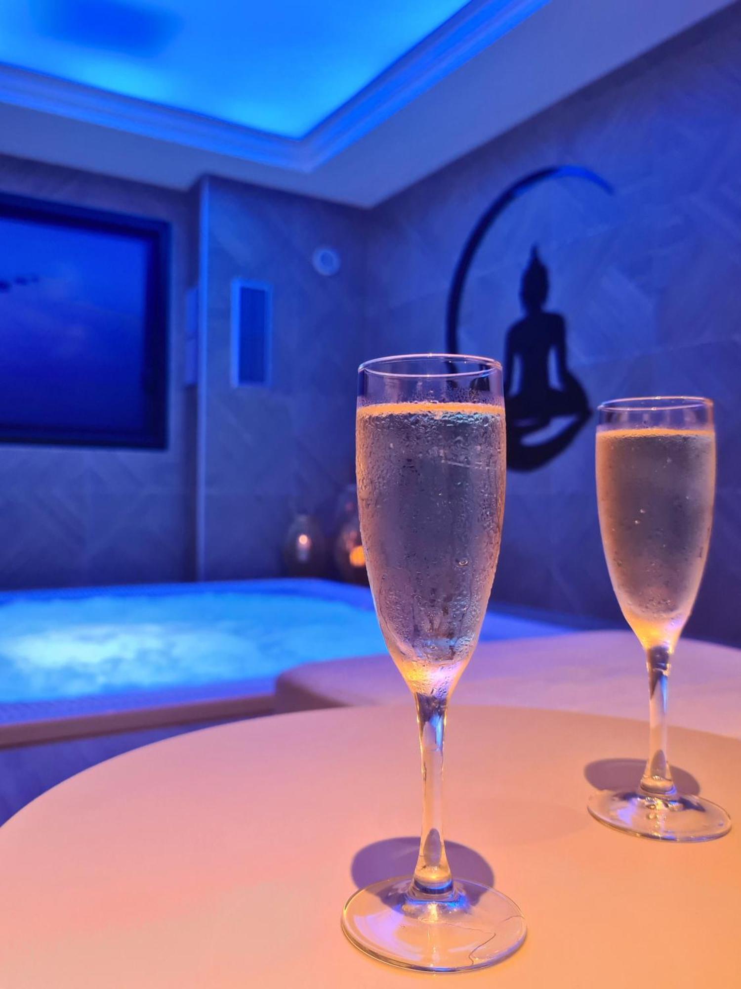 Brit Piscine & - Fougeres Hotel Lecousse