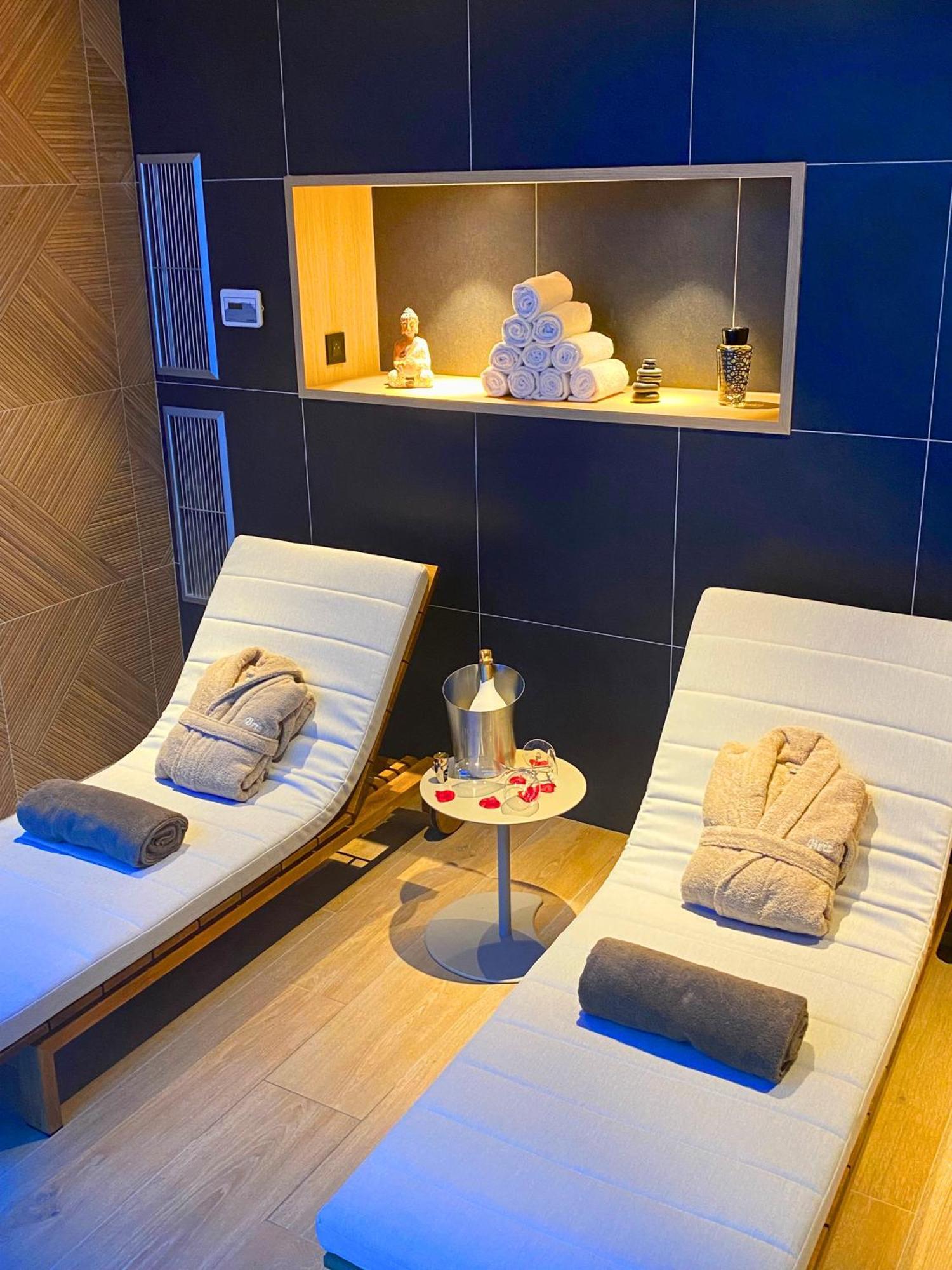 Hotel Brit Piscine & - Fougeres Lecousse