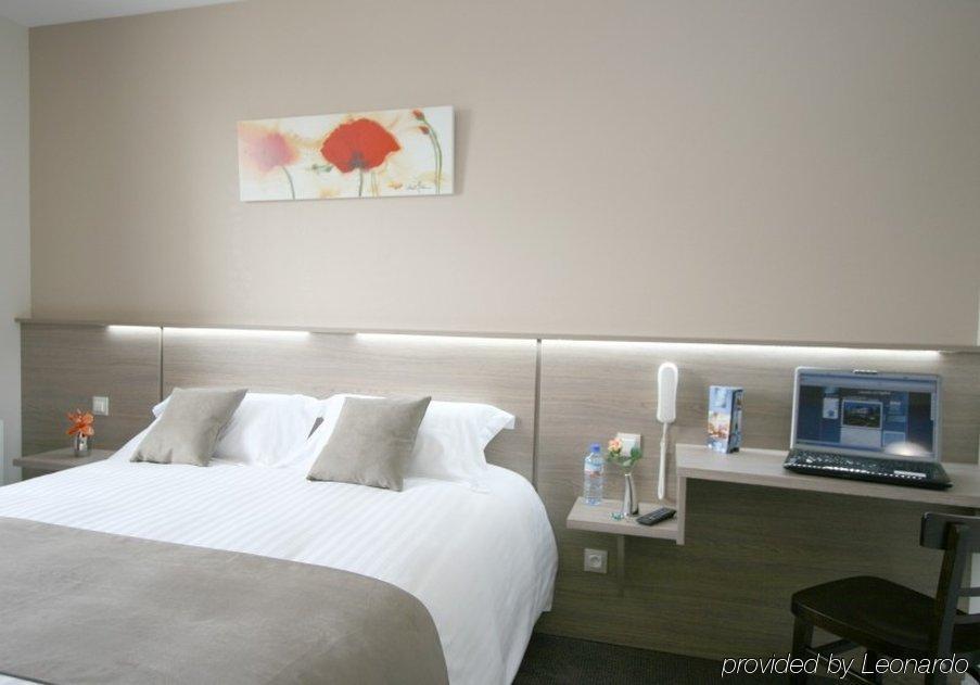 Brit Piscine & - Fougeres Lecousse