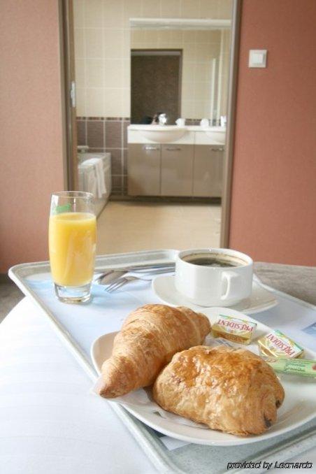 Hotel Brit Piscine & - Fougeres Lecousse